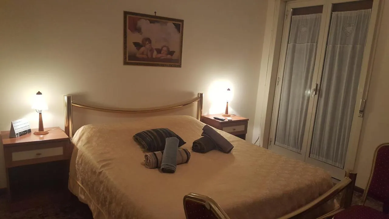 B&B United States Of Europe Catania Bed & Breakfast